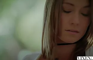 XXX Decollector được vuốt tai sex phu de ra