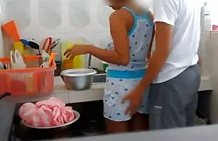 XXX Nóng brunette sex có tựa đề với to lớn tits được âm đạo liếm và fucked trên các ghế sofa